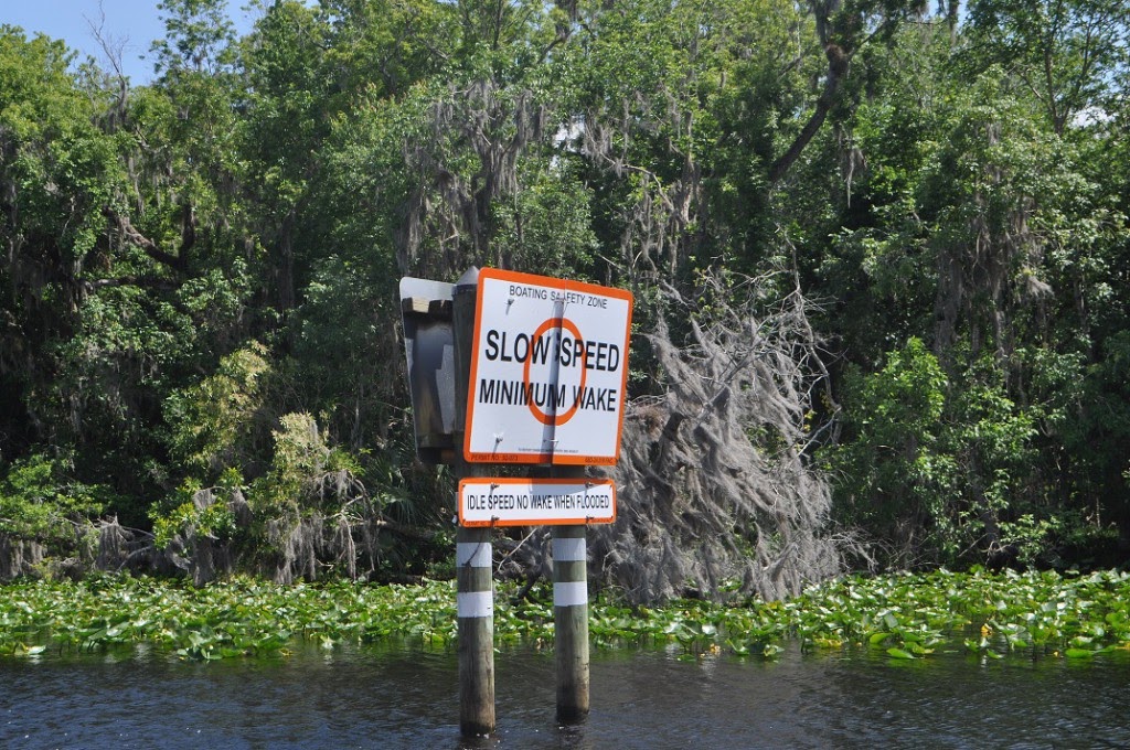 boating sign to help navigate the st johns river